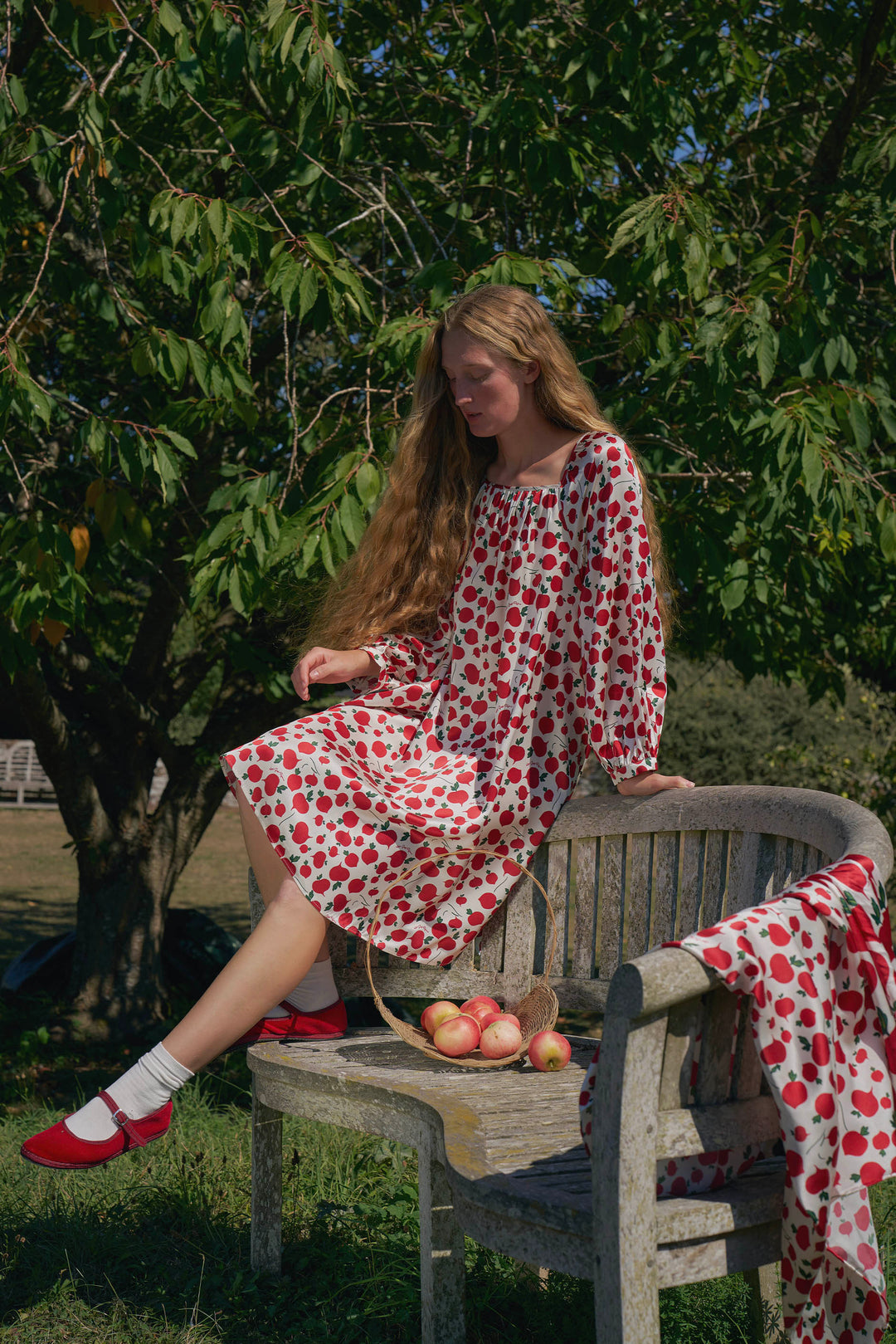 Farm Edit Red Turnip Print 22 Momme Silk Long-Sleeve Robe