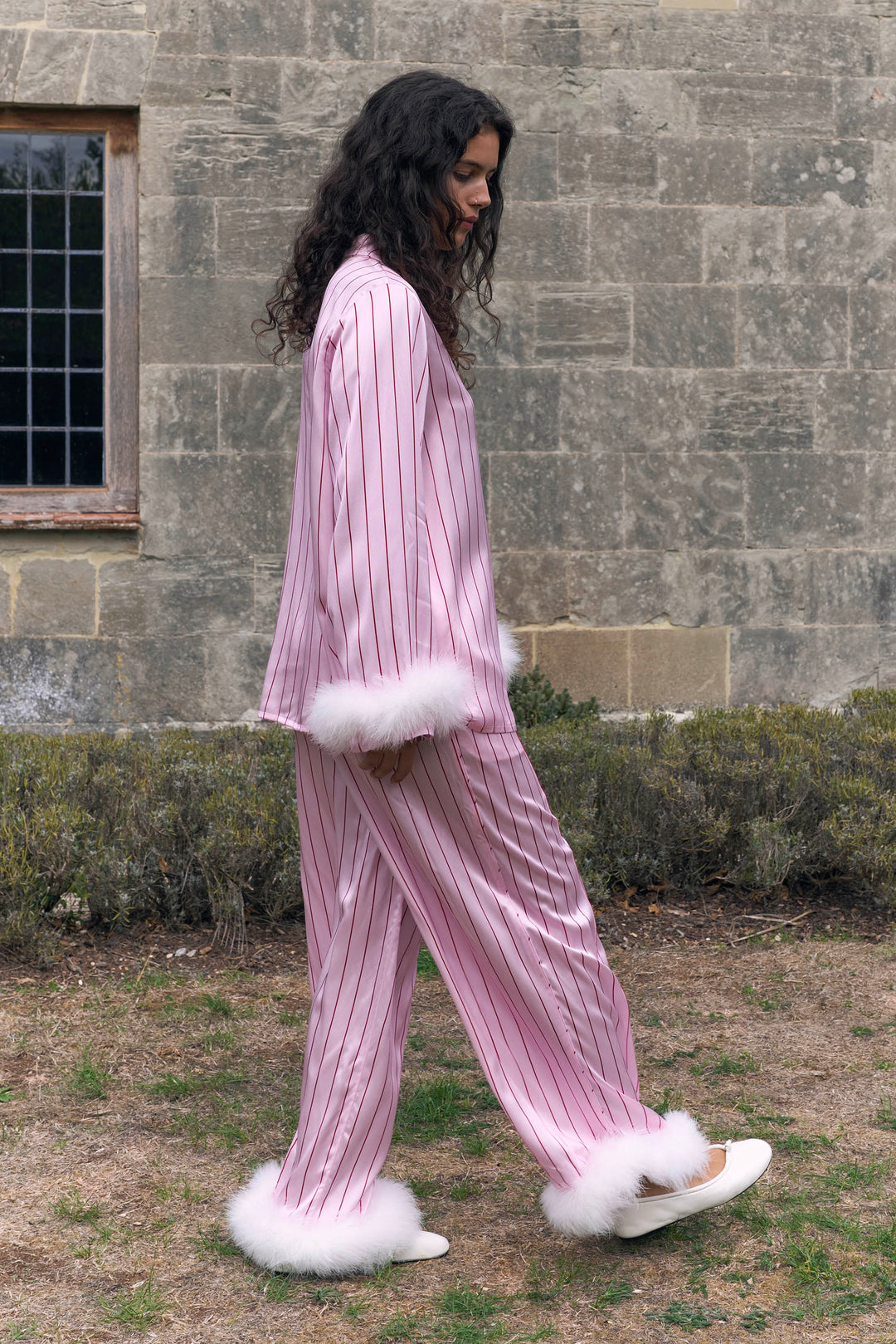 Édition Future Mariée | Ensemble pyjama de soirée en soie avec plumes amovibles