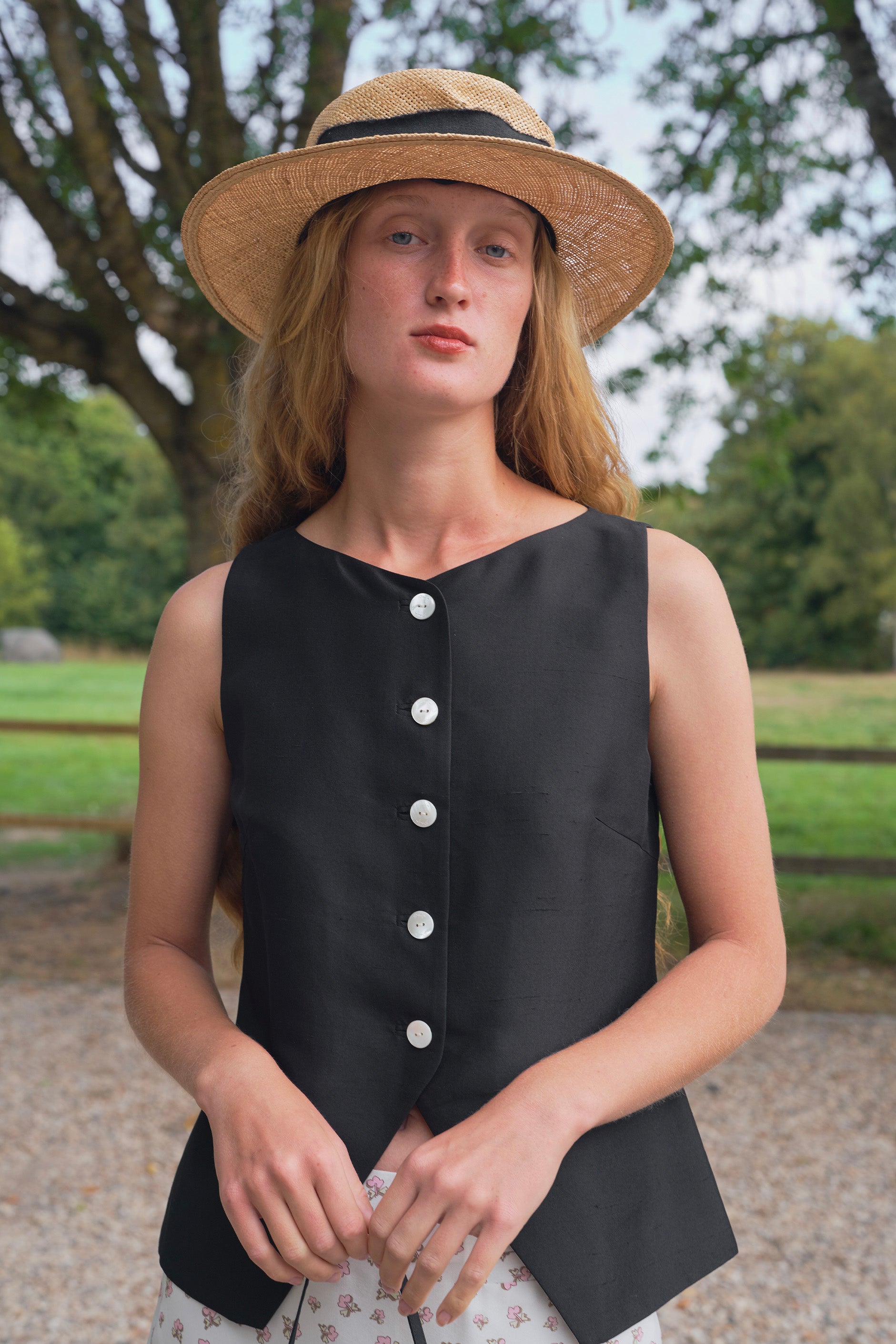 2024SS ヨリ Yoli Silk wrap vest シルクラップベスト F＼ブラック ジレ 羽織り アウター【2400014631456】 Silk Georgette Crepe Vest | EILEEN FISHER