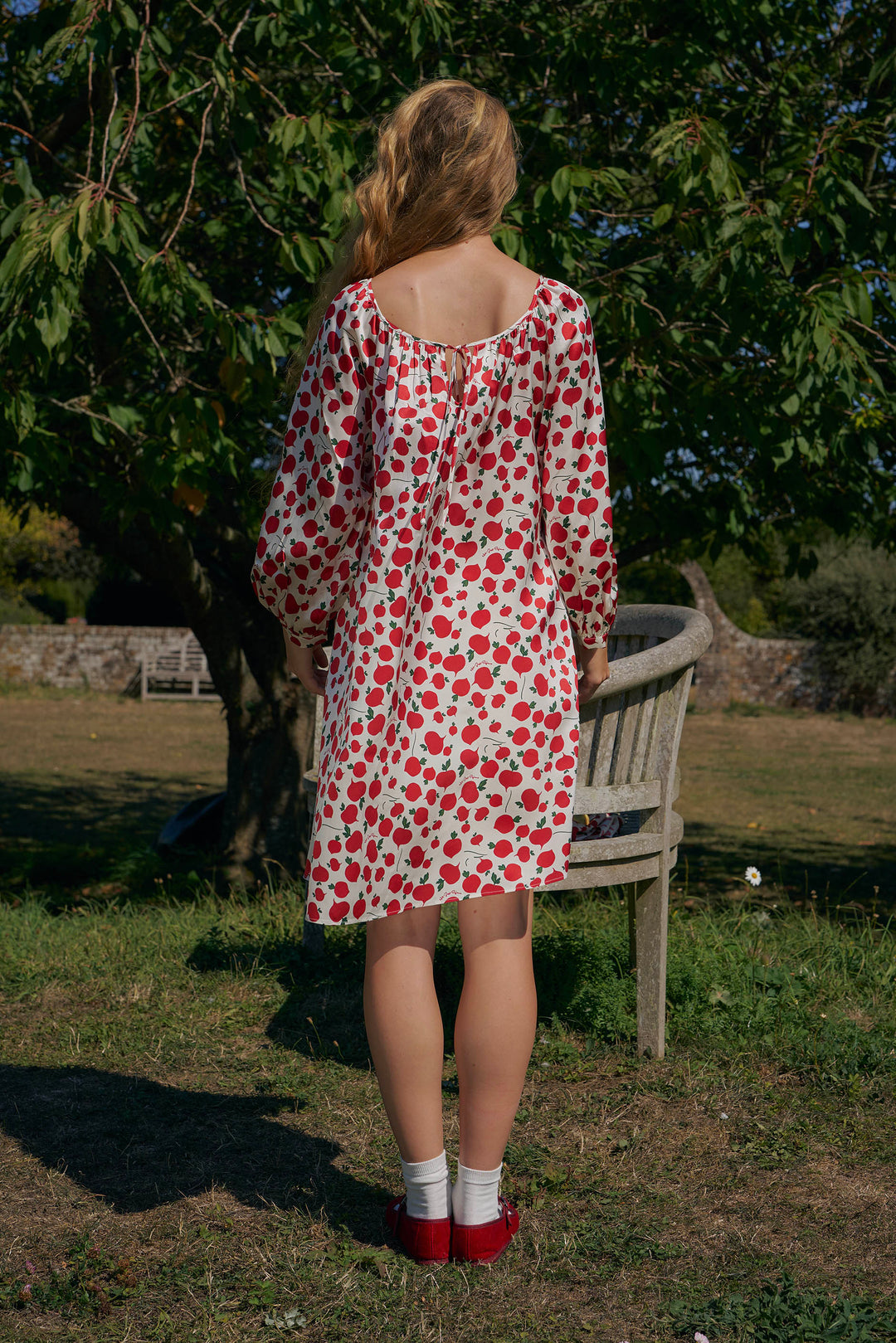 Farm Edit Red Turnip Print 22 Momme Silk Long-Sleeve Robe