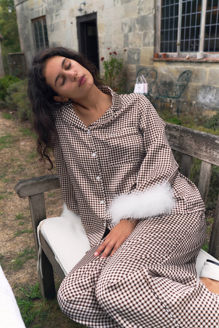 Édition Future Mariée | Ensemble pyjama de soirée en soie avec plumes amovibles