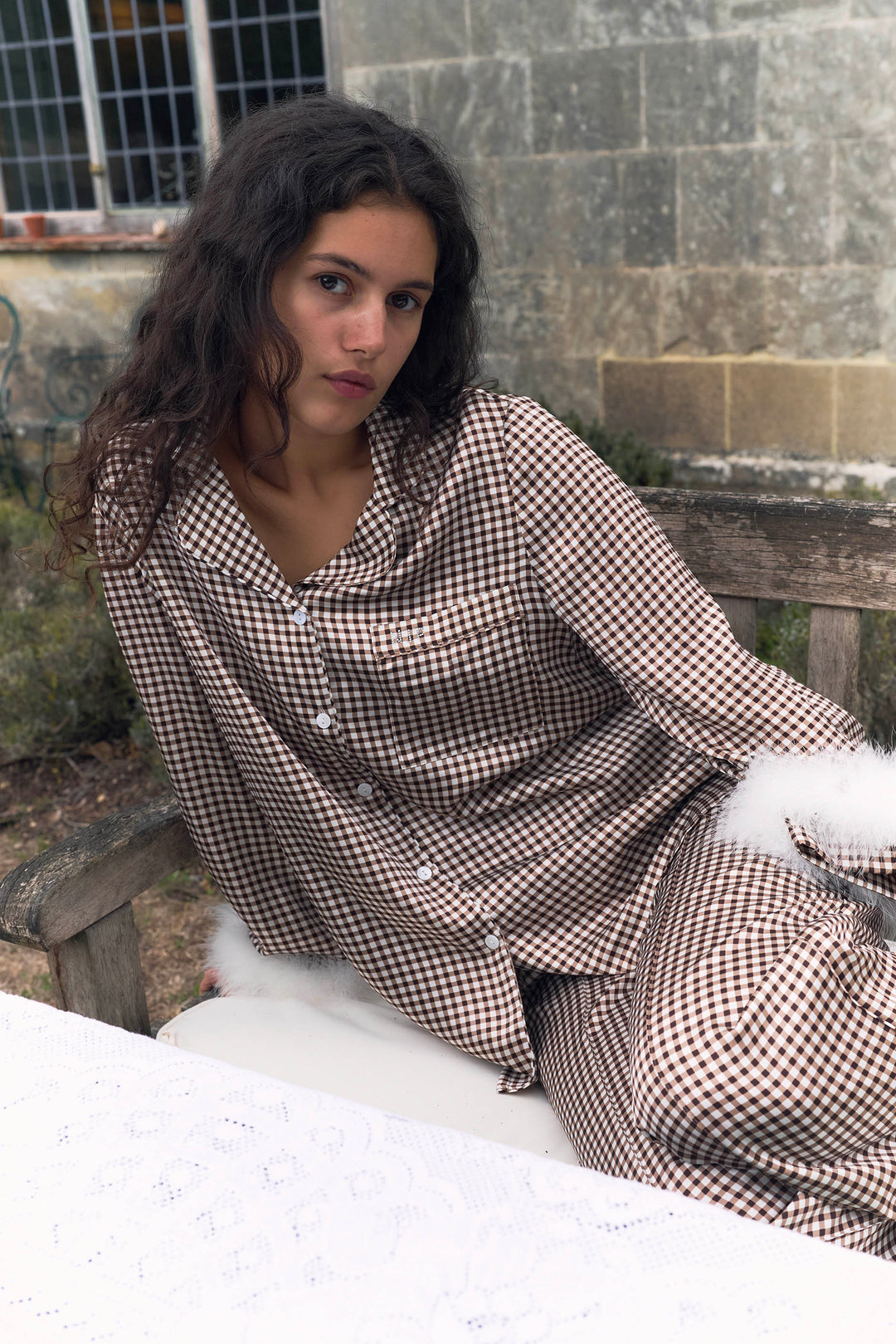Édition Future Mariée | Ensemble pyjama de soirée en soie avec plumes amovibles