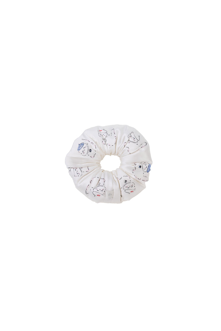 Kiki Pearl Cat 22 momme mulberry silk scrunchie hair accessory front view