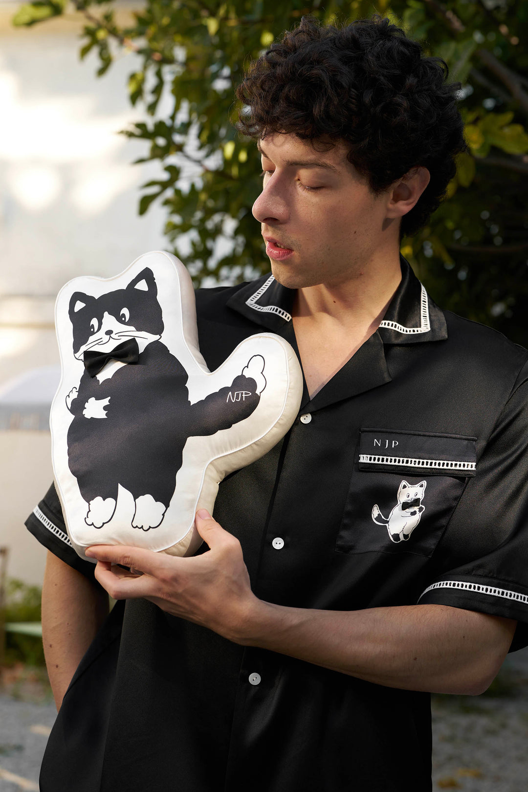 Milo Pearl Cat 22 Momme Silk Cat Pillow