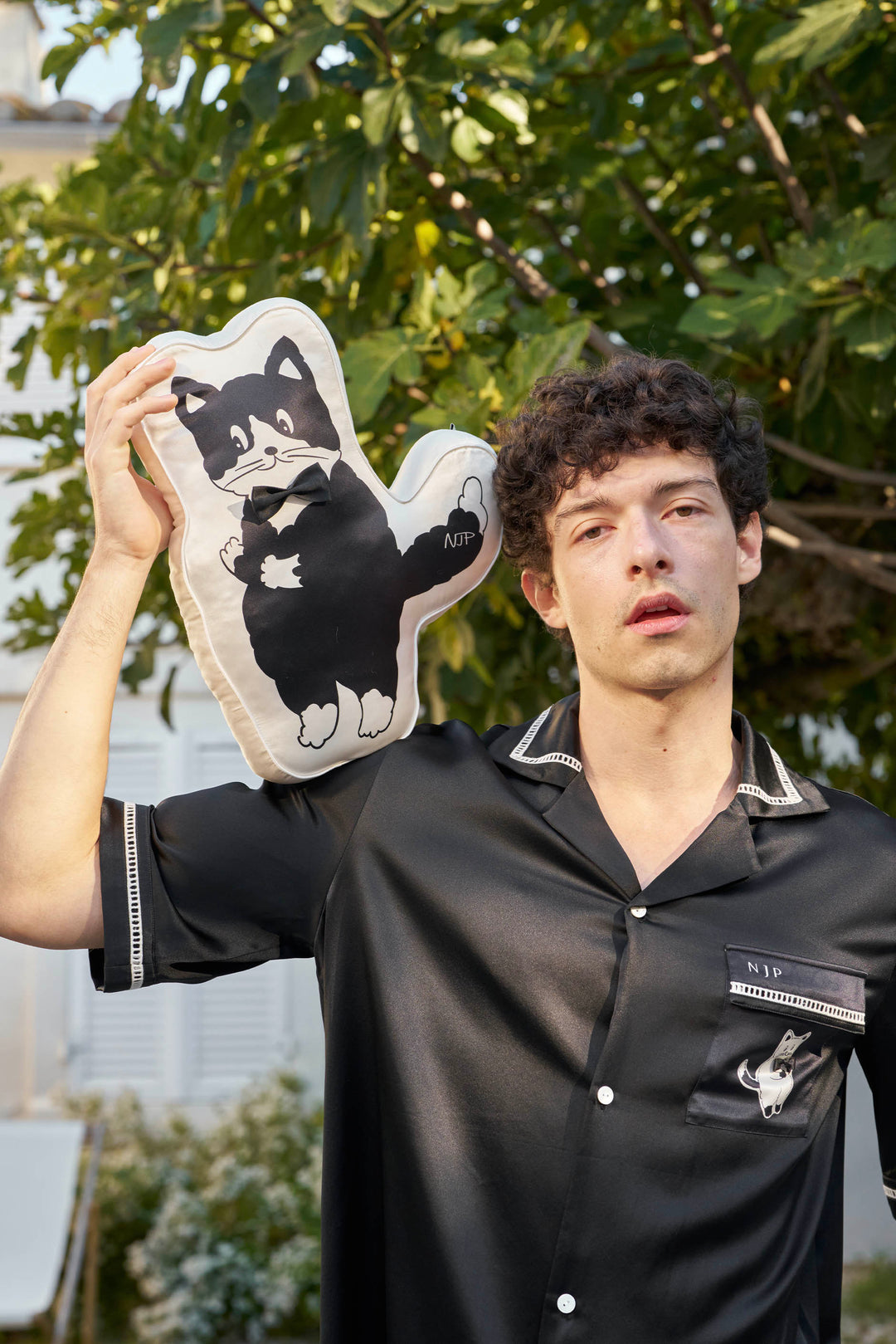 Milo Pearl Cat 22 Momme Silk Cat Pillow