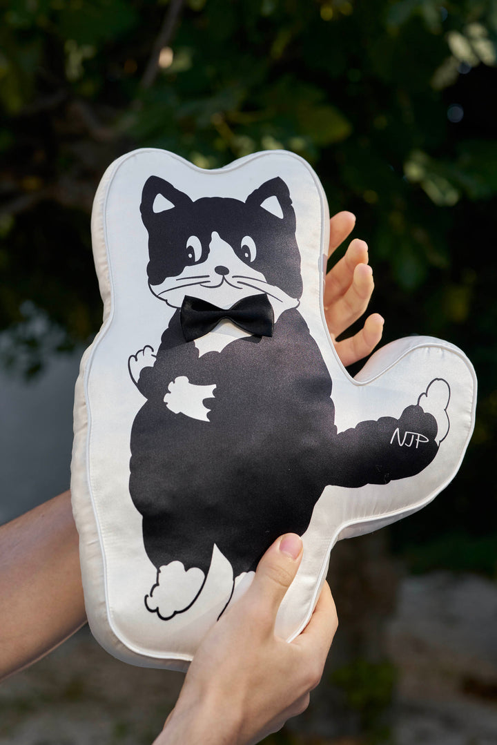 Milo Pearl Cat 22 Momme Silk Cat Pillow