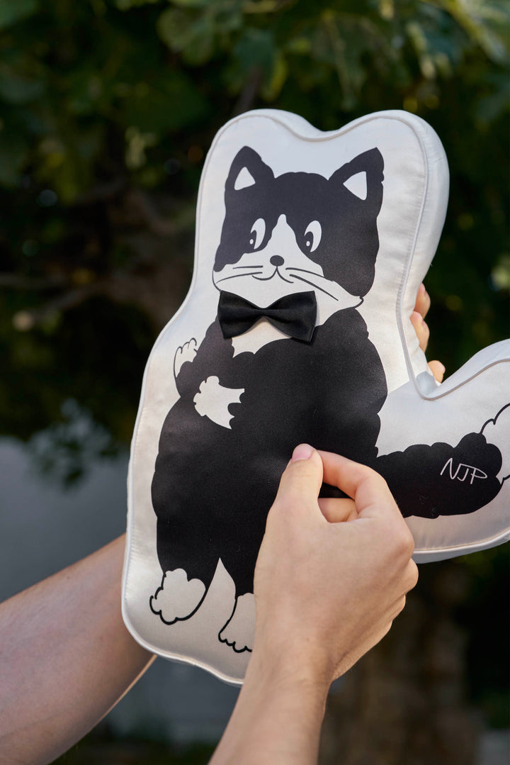 Milo Pearl Cat 22 Momme Silk Cat Pillow