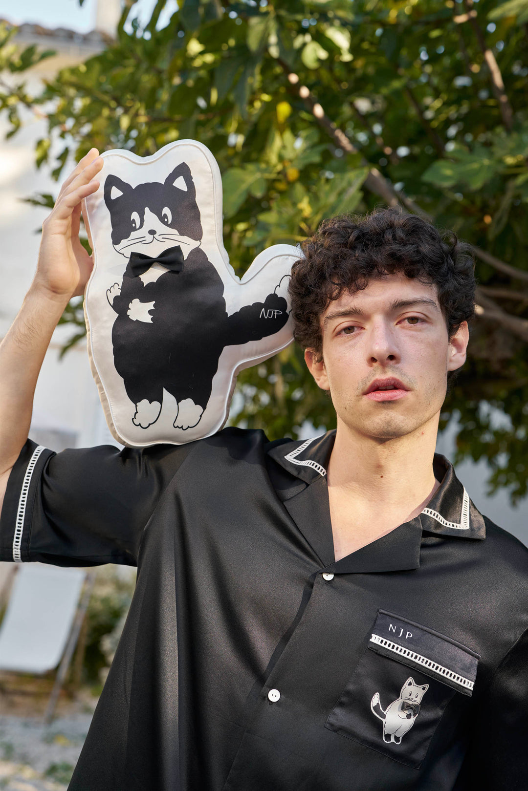 Milo Pearl Cat 22 Momme Silk Cat Pillow