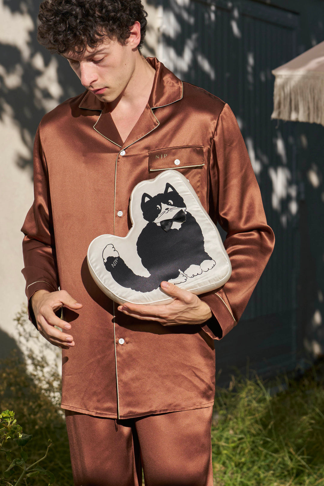 Milo Pearl Cat 22 Momme Silk Cat Pillow