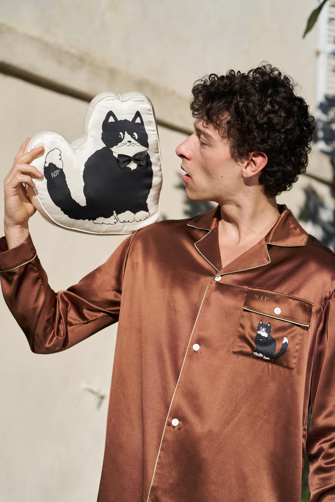 Milo Pearl Cat 22 Momme Silk Cat Pillow